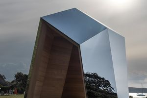 Jonas Raw, _Reflect_ (2022). Sculpture on the Gulf, Waiheke, Auckland (4–27 March 2022). Photo: Peter Rees.